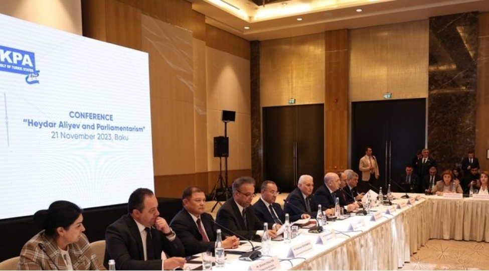 azerbaycan-parlamentarizmi-inkishaf-yolunda-inamla-addimlayir-mehmet-sureyya-er