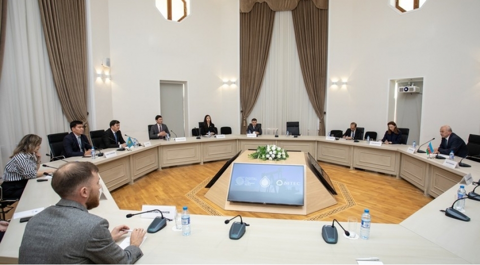 azerbaycan-ve-qazaxistan-enerji-sahesinde-reqemsal-texnologiyalarin-tetbiqini-muzakire-edir-foto