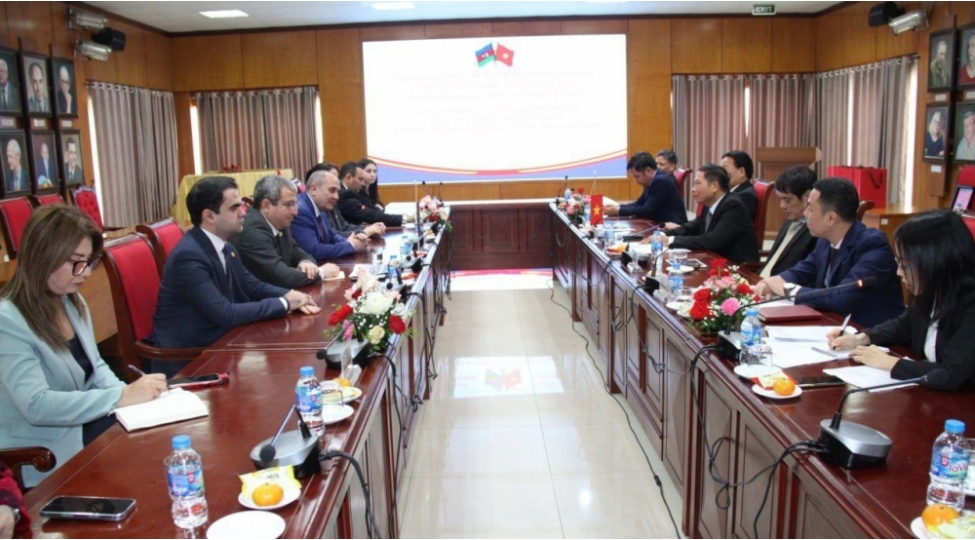 yap-numayende-heyeti-vyetnam-azerbaycan-dostluq-assosiasiyasinin-sedri-ile-gorushub-foto