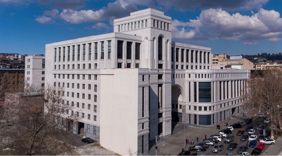 ermenistan-azerbaycanla-danishiqlara-hazir-oldugunu-bildirib