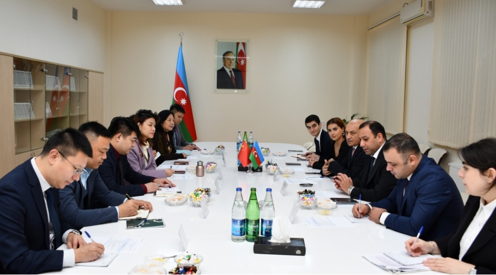 chin-beynelxalq-iqtisadi-emekdashliq-assosiasiyasinin-numayendeleri-sumqayit-kimya-senaye-parkinda-olublar