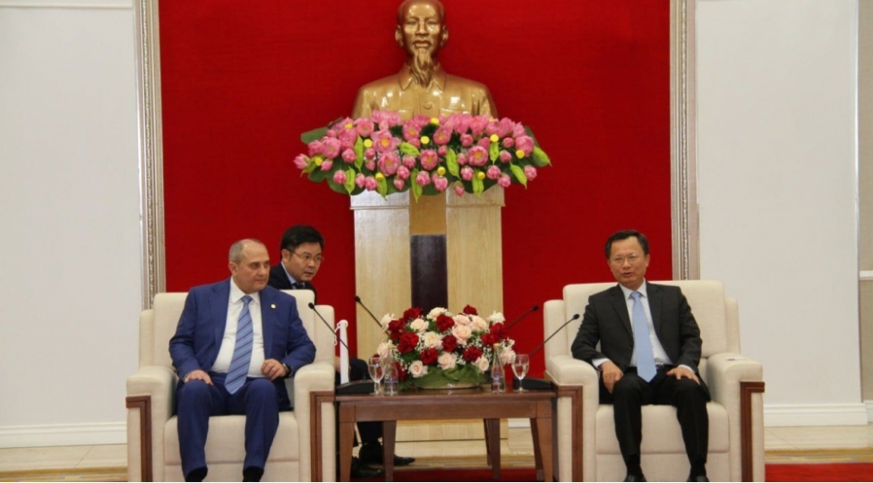 yap-numayende-heyeti-ile-quanq-nin-vilayeti-xalq-komitesinin-sedri-arasinda-gorush-kechirilib-foto