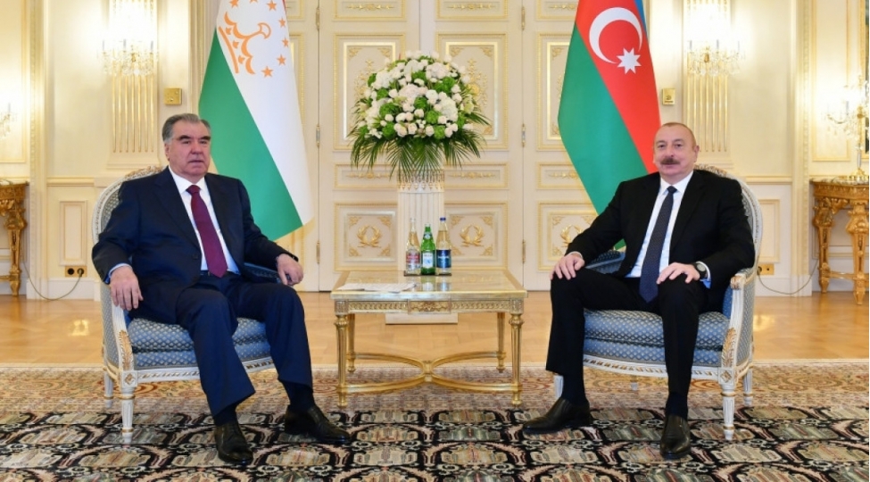 azerbaycan-prezidenti-ilham-eliyev-emomeli-rehmon-ile-gorushub