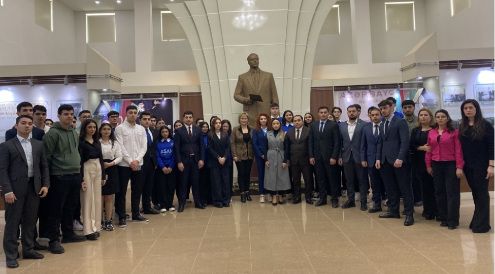 genc-partiya-feallari-heyder-eliyev-merkezini-ziyaret-edibler-foto-34