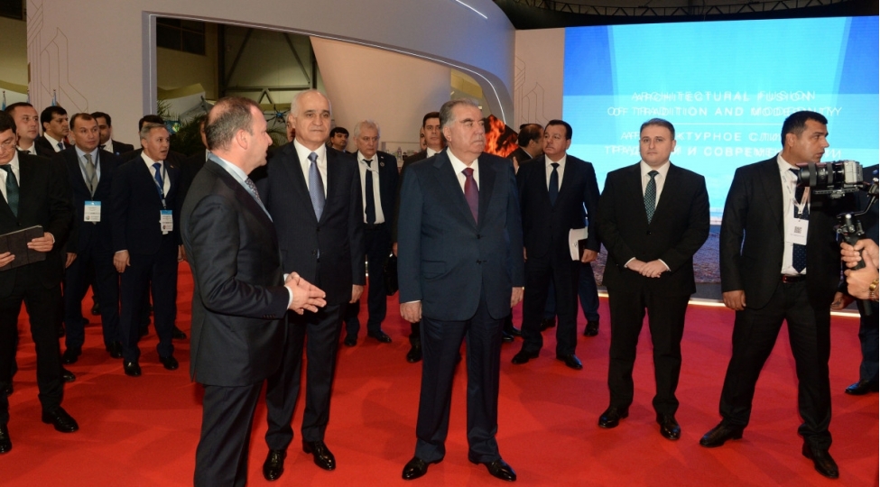 tacikistan-prezidenti-speca-olkelerinin-sergisi-dayaniqli-inkishaf-uchun-regional-emekdashliq-adli-sergi-ile-tanish-olub