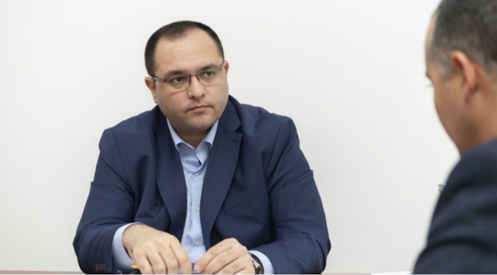 mecnun-memmedov-agsuda-vetendashlari-qebul-edib