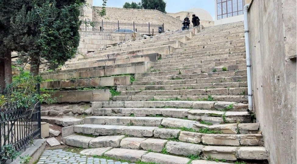 icherisheher-dovlet-qorugu-idaresi-sultan-murad-darvazasinin-qarshisindaki-erazi-ile-bagli-melumat-yayib