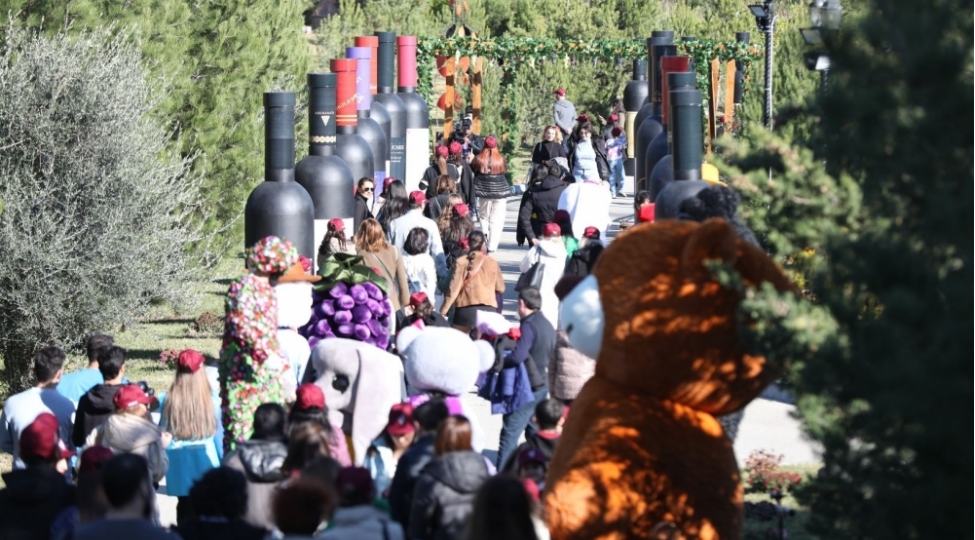 shamaxida-uzum-ve-sherab-festivali-basha-chatdi-foto