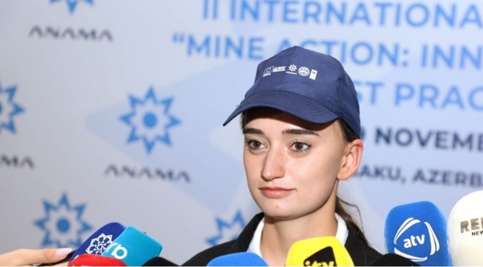 qadin-minatemizleyenler-danishib-qorxu-hissimiz-yoxdur