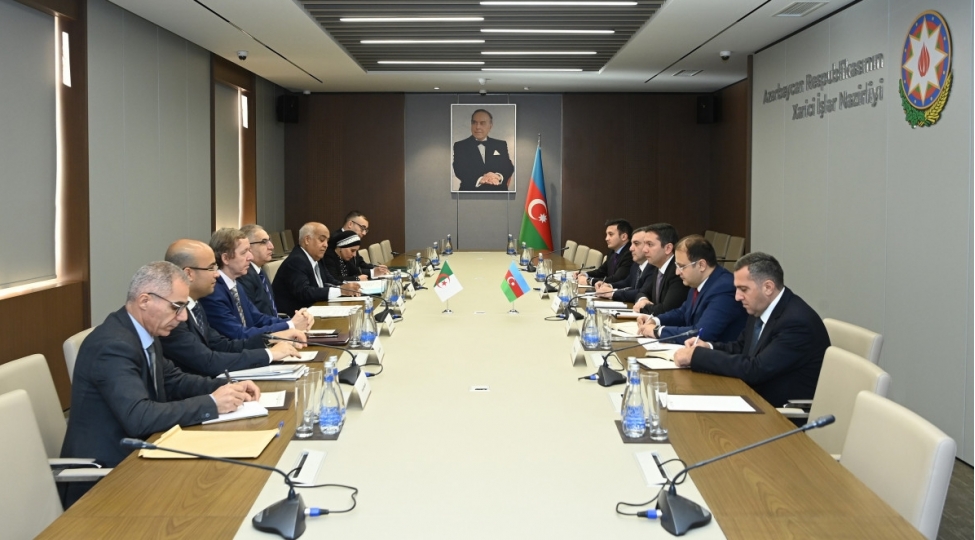 azerbaycan-ve-elcezair-xin-arasinda-siyasi-meslehetleshmeler-olub-foto