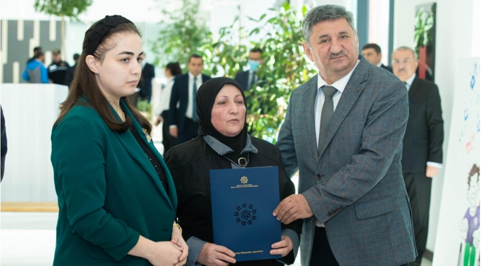 shehid-aileleri-ve-muharibe-ile-elaqedar-elilliyi-olan-shexslere-250-menzil-verildi-yenilenibfoto