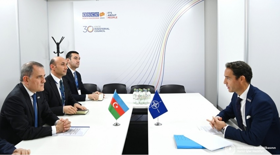 ceyhun-bayramov-nato-numayendesi-ile-regional-meseleleri-muzakire-edib