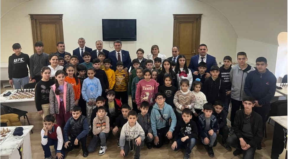 heyder-eliyev-muasir-gencler-siyasetinin-banisi-movzusunda-gorushler-kechirilib-foto