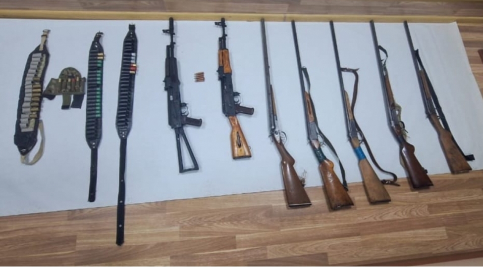 lerikde-dagin-yamacindan-silah-sursat-ashkarlanib