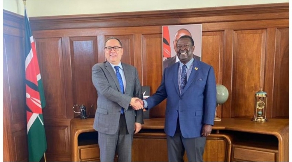 azerbaycanin-keniyadaki-sefiri-bu-olkenin-bash-naziri-ile-ikiterefli-emekdashligi-muzakire-edib-foto