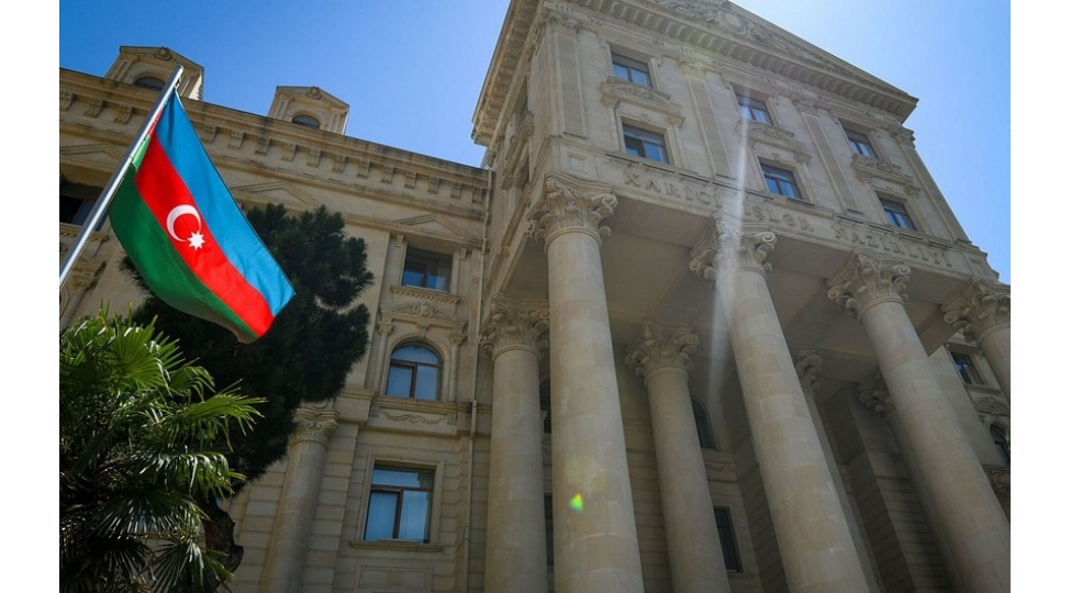 azerbaycan-xin-bee-ni-tebrik-edib-2