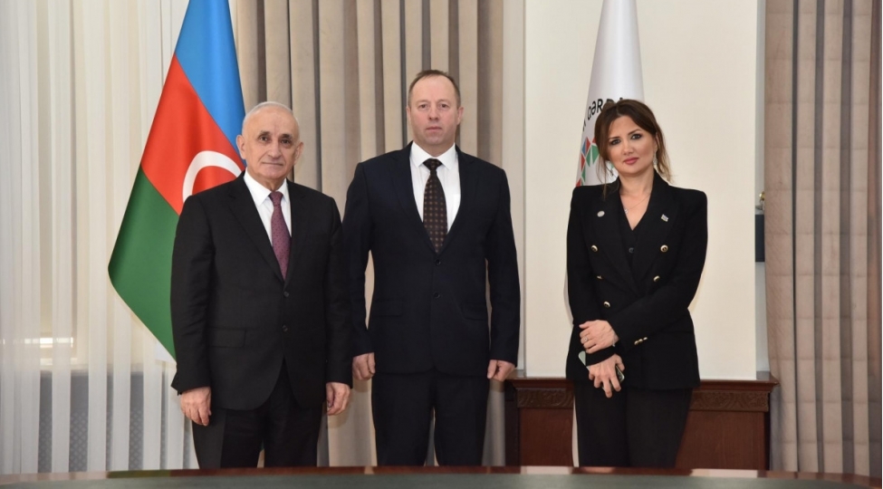 qerbi-azerbaycan-icmasinda-litvali-herbi-jurnalist-richardas-lapaitis-ile-gorush-kechirilib