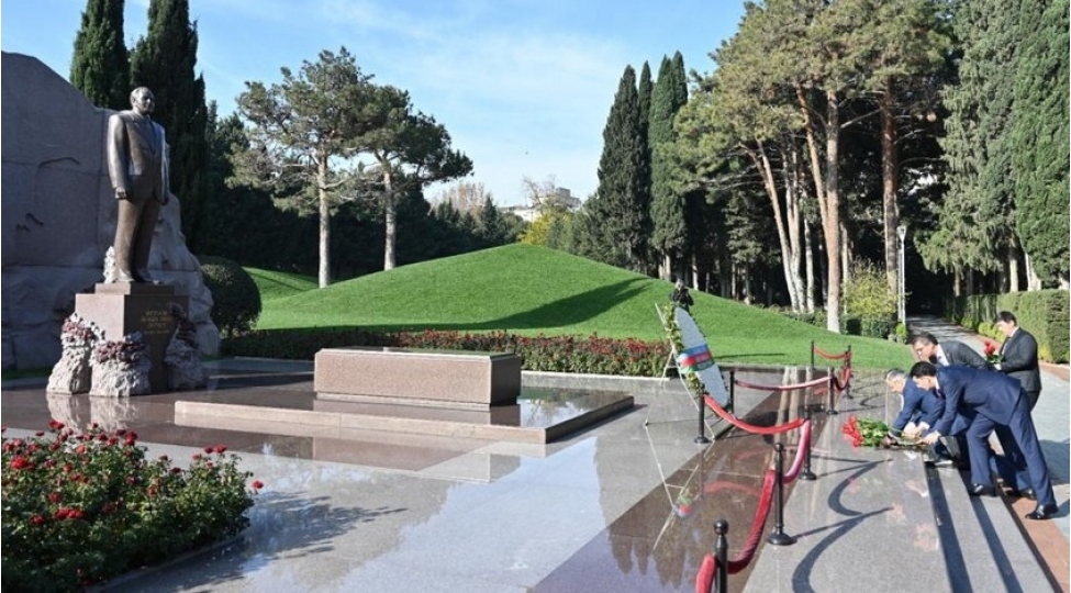 ozbekistan-parlamentinin-numayende-heyeti-azerbaycanda-seferdedir