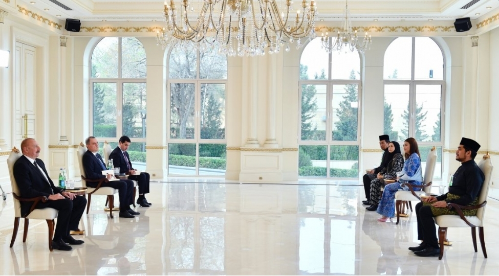 prezident-ilham-eliyev-malayziyanin-azerbaycanda-yeni-teyin-olunmush-sefirinin-etimadnamesini-qebul-edib-yenilenibfoto