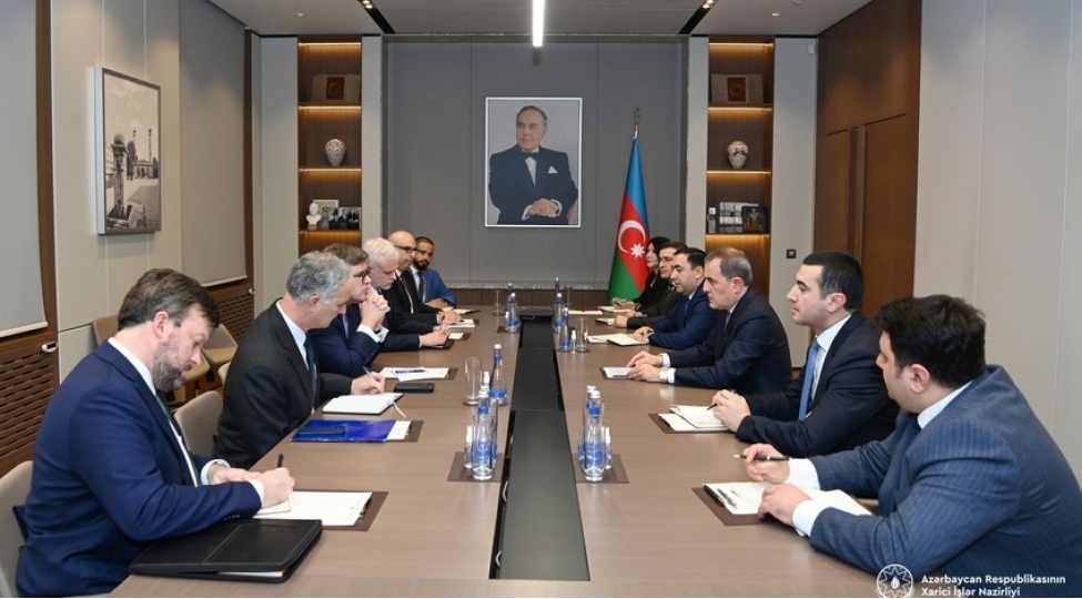 ceyhun-bayramov-absh-dovlet-katibinin-komekchisi-ile-gorushub-2