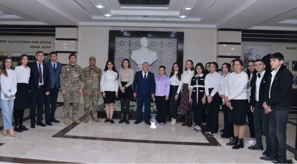 genc-partiya-feallari-heyder-eliyev-merkezini-ziyaret-edibler-foto-36