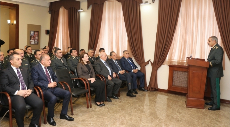 herbi-prokurorluqda-tedbir-ulu-onder-heyder-eliyev-tarixde-ve-azerbaycanlilarin-qelbinde-ebedi-olaraq-qalacaq-foto