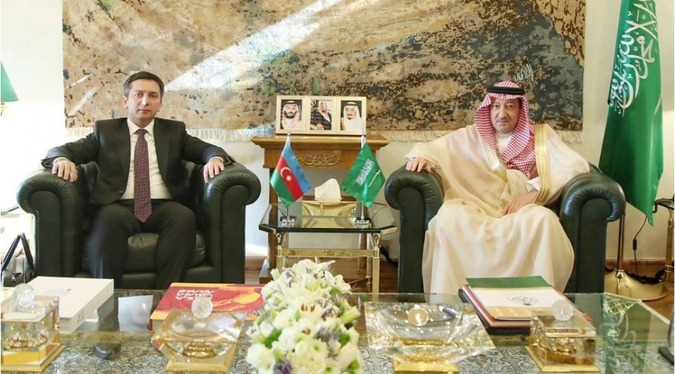 yalchin-refiyev-seudiyyeli-hemkarini-azerbaycanin-sulh-teshebbusleri-barede-melumatlandirib