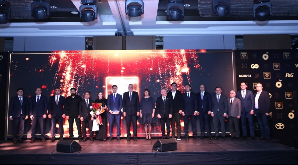 ilin-qadin-idmanchisi-mariya-stadnik-kishi-idmanchisi-ise-rustem-orucov-sechilib-foto