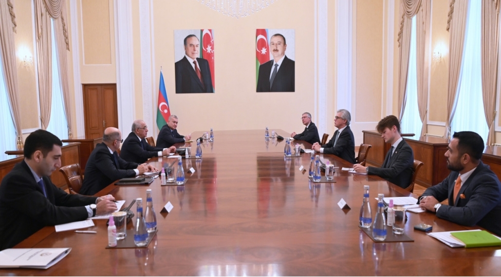 eli-esedov-britaniyanin-ixracat-naziri-ile-gorushub