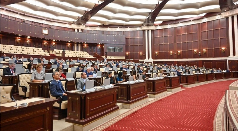 azerbaycanli-deputatlar-turkiyeye-gedir-2