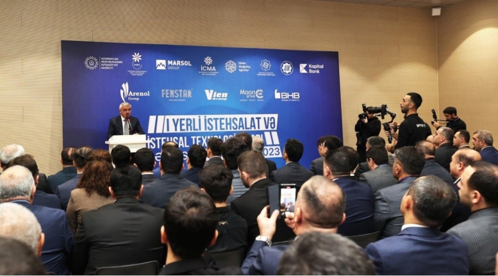 1-ci-yerli-istehsalat-ve-istehsal-texnologiyalari-sergisinde-temsil-olunan-shirket-numayendeleri-ile-gorush-kechirilib