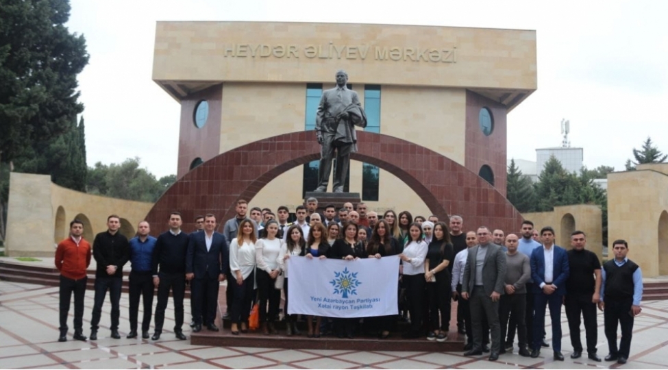 genc-partiya-feallari-heyder-eliyev-merkezini-ziyaret-edibler-foto-37
