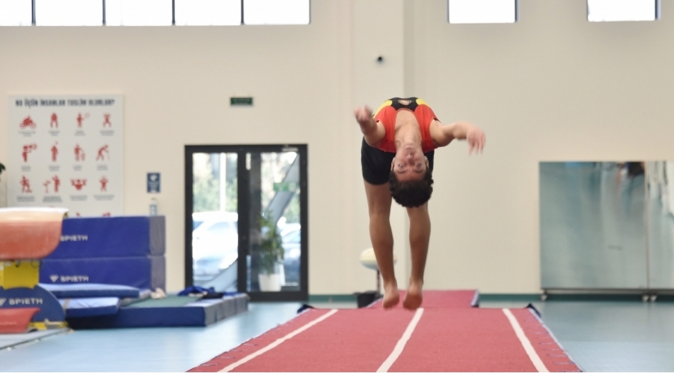 batut-ve-tamblinq-gimnastikasi-uzre-azerbaycan-chempionati-ve-baki-birinciliyi-kechirilib
