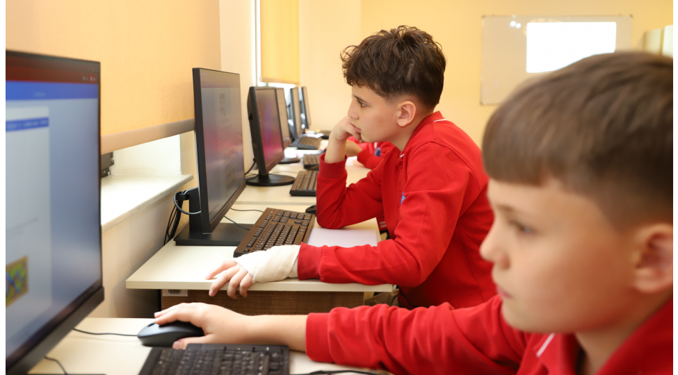 pasha-bankin-desteyi-ile-bebras-informatika-yarishi-kechirilib