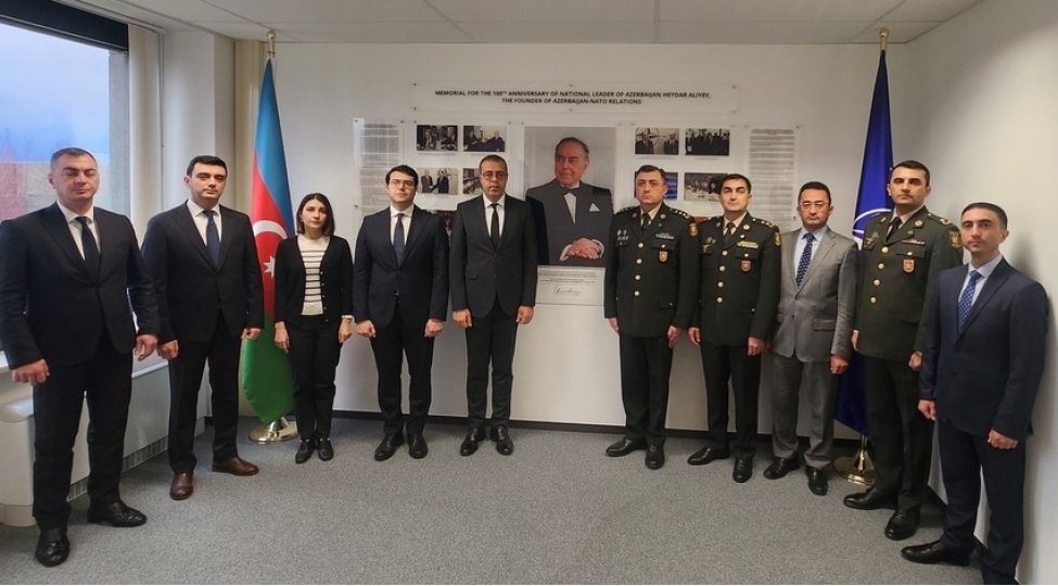 azerbaycanin-nato-daki-numayendeliyi-umummilli-lider-heyder-eliyevin-xatiresini-yad-edib-foto