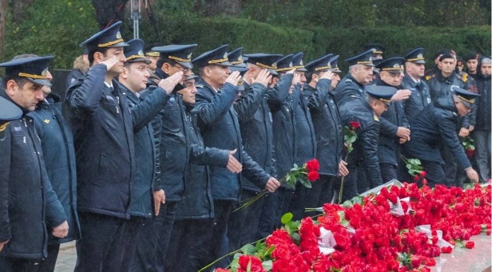 azal-in-kollektivi-umummilli-lider-heyder-eliyevin-xatiresini-yad-edib