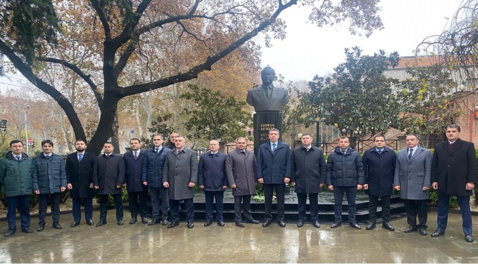 gurcustanda-heyder-eliyevin-abideleri-ziyaret-olunub-foto