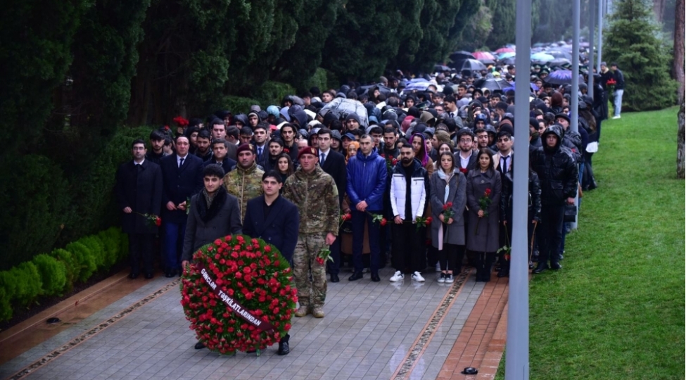 gencler-teshkilatlari-ulu-onder-heyder-eliyevin-eziz-xatiresini-boyuk-ehtiramla-yad-edibler-foto