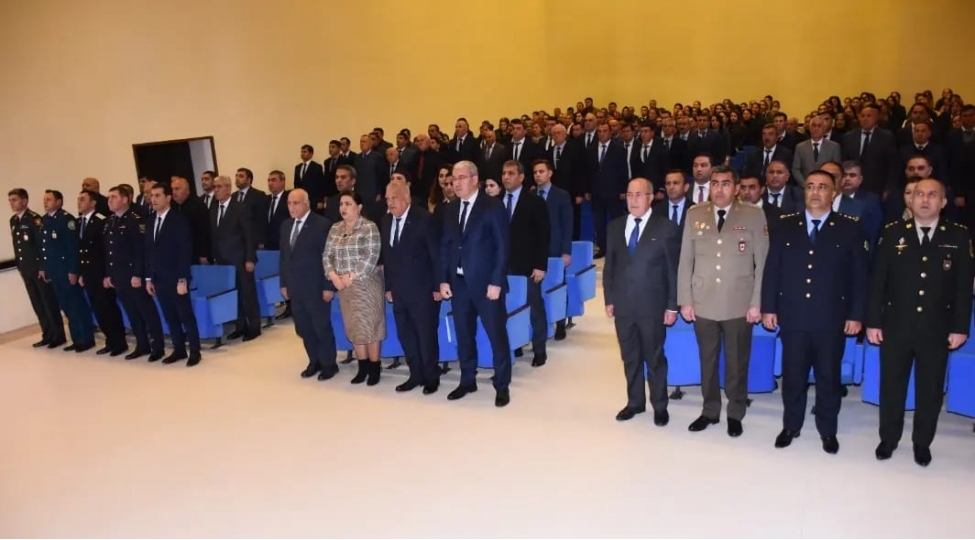 azerbaycanin-quruculuq-salnamesinin-parlaq-sehifeleri-ulu-onderin-adi-ile-baglidir-foto