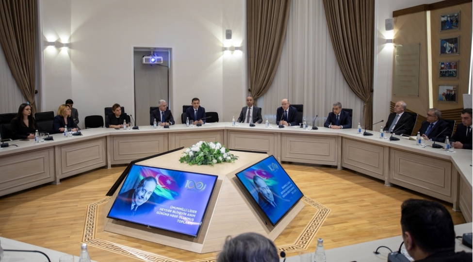 energetika-nazirliyinde-heyder-eliyevin-xatiresine-hesr-olunmush-anim-tedbiri-kechirilib