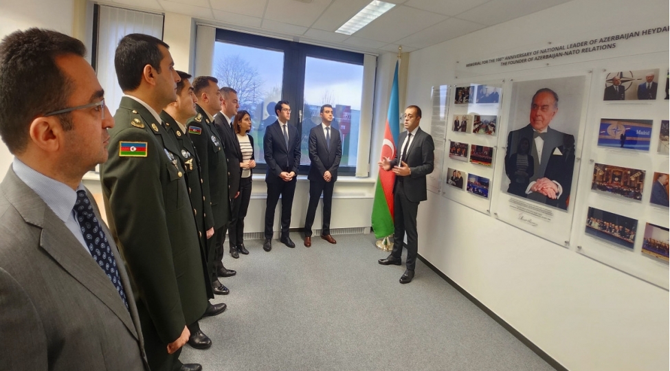 umummilli-lider-heyder-eliyevin-xatiresi-azerbaycanin-nato-daki-numayendeliyinde-anilib-foto