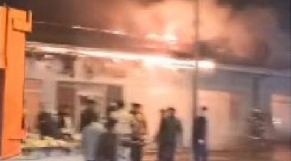 sabirabadda-yol-kenarinda-fealiyyet-gosteren-ticaret-obyektleri-yanir-foto