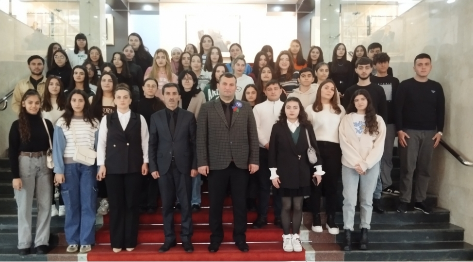 genc-partiya-feallari-heyder-eliyev-merkezini-ziyaret-edibler-foto-38