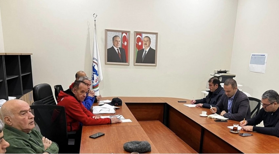 azerbaycan-boks-federasiyasinda-milli-komandalarin-meshqchileri-ile-gorush-kechirilib-foto