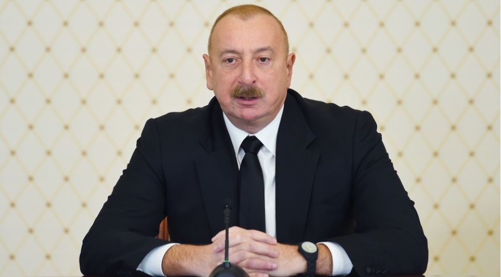 prezident-bir-neche-aydan-sonra-agdam-sheherinde-imaret-stadionunun-yeniden-inshasina-bashlanilacaq-video