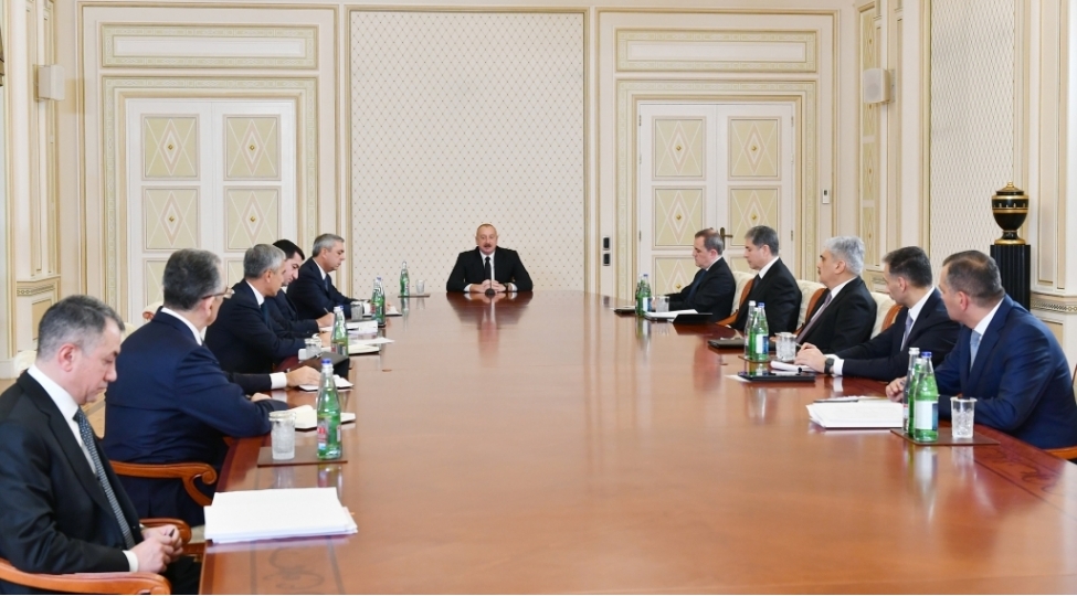 cop29-un-gelen-il-olkemizde-kechirilmesi-ile-elaqedar-prezident-ilham-eliyevin-sedrliyi-ile-mushavire-kechirilib-foto