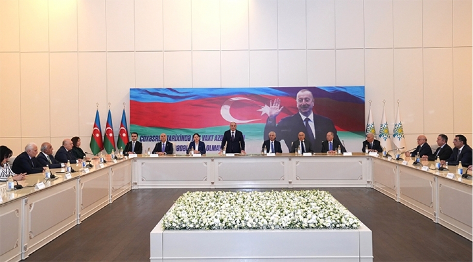 yap-idare-heyetinin-genishlendirilmish-iclasinda-cenab-ilham-eliyevin-prezidentliye-namizedliyi-ireli-surulub-foto