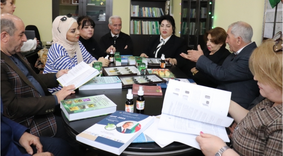 dendrologiya-institutunda-aparilan-elmi-tedqiqat-ishlerinin-neticeleri-muzakire-olunub