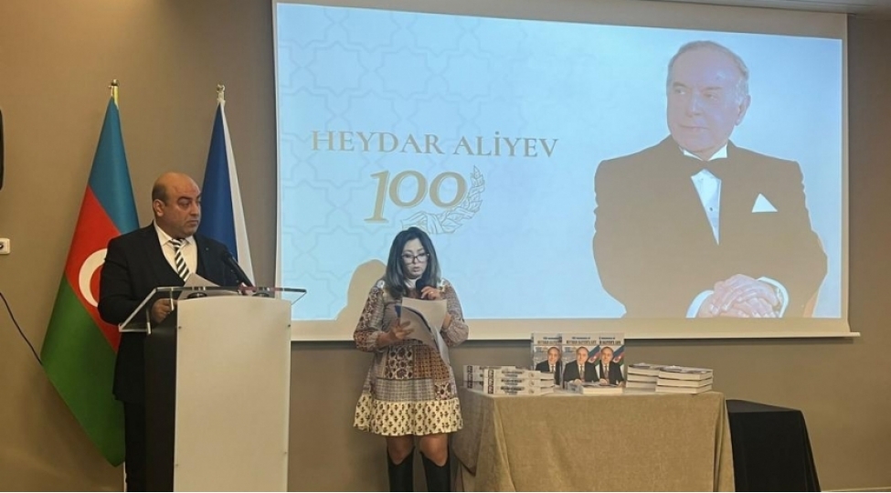heyder-eliyevin-100-illiyi-munasibetile-praqa-sheherinde-tedbir-kechirilib