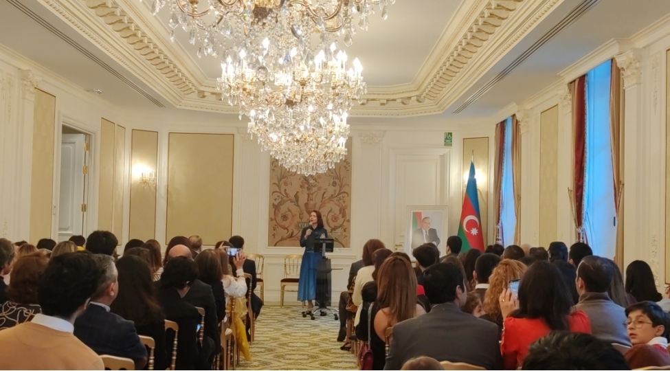 parisde-silsile-tedbirler-kechirilib